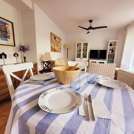 Blue House Apartment *